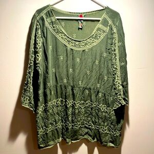 EUC - Vintage JOHNNY WAS Top - gorgeous embroidery - size L